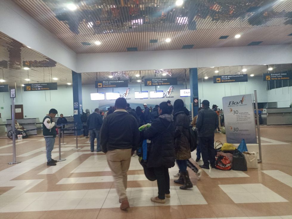 El Aeropuerto Oriel Lea Plaza está en penumbras, los pasajeros quedaron varados 