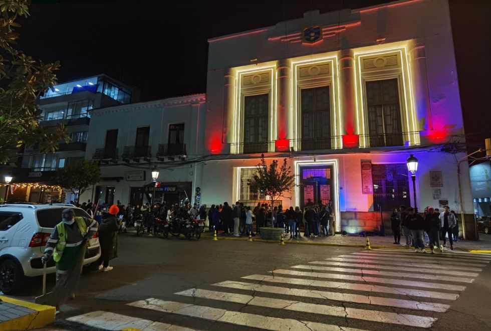 El edificio edil se viste de gala.