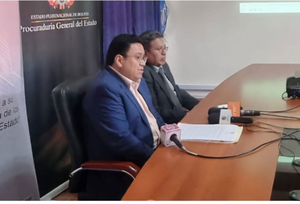 Procurador insiste en que Evo no puede postular y abogado de Morales responde que irán ante organismos internacionales