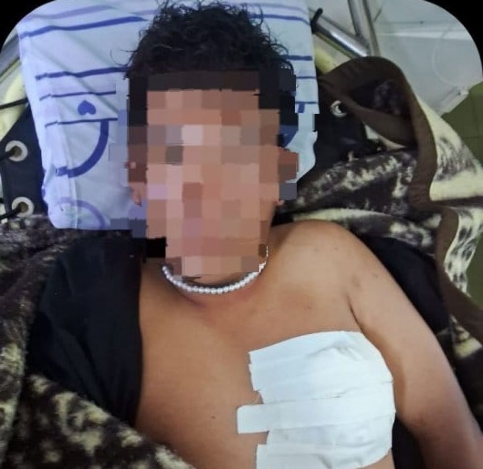 Una mujer es aprehendida por apuñalar a su expareja