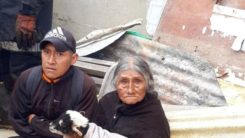 Una anciana arriesgó su vida por salvar a sus ovejas de un incendio  