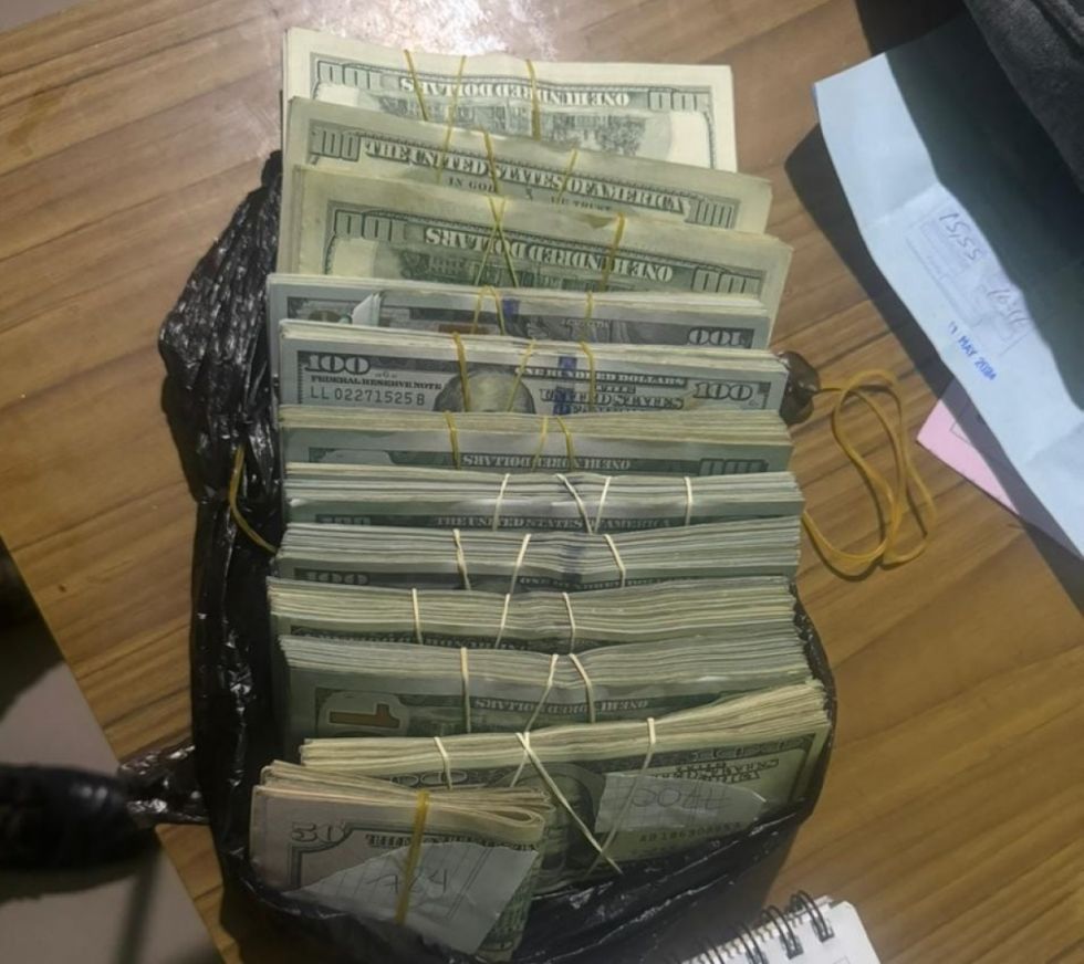Tarija: Detienen a pareja que llevaba $us 112 mil, y otros cientos de miles en bolivianos y pesos argentinos 
