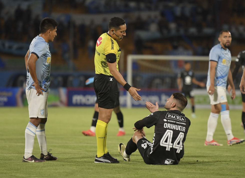 Otro error defensivo evita que Bolívar se lleve la victoria ante Aurora  