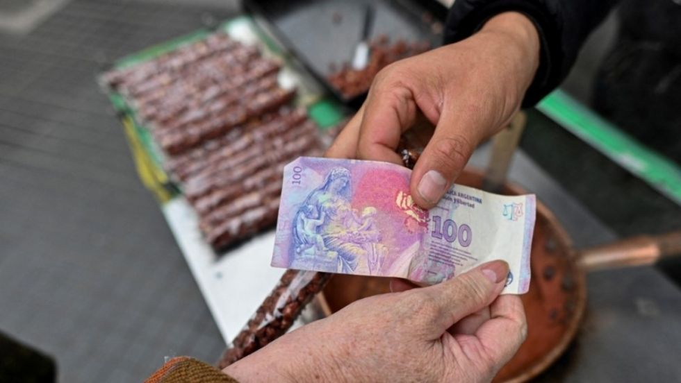 El dólar 'blue' alcanza un nuevo récord en Argentina