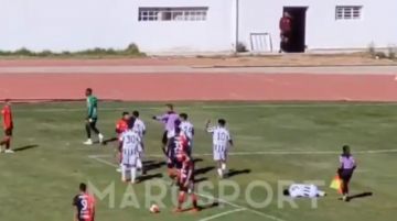 Ocurrió en Simón Bolívar: Recibió desleal patada en el rostro por parte del portero rival