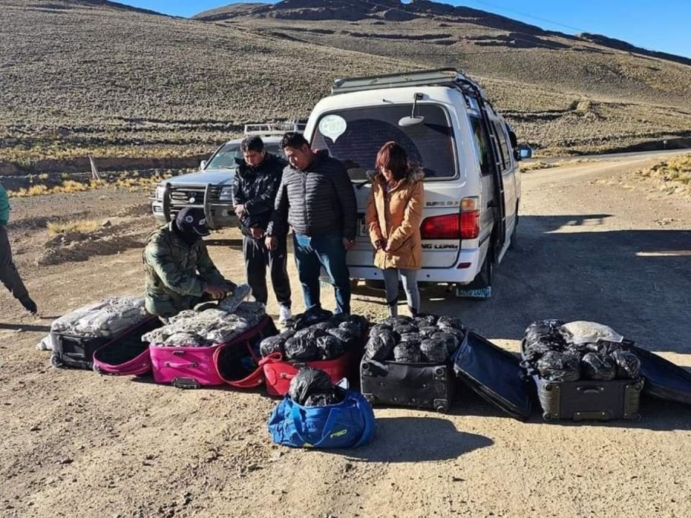 La FELCN halla droga en maletas en la ruta Potosí-Tarija