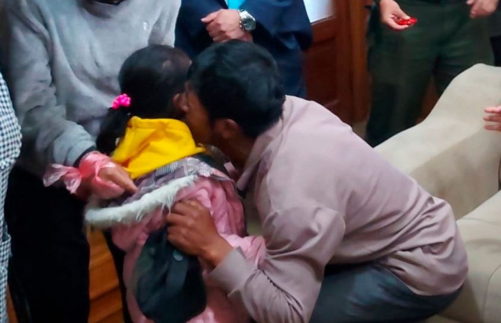 Investigan cómo una niña que desapareció en Chuquisaca apareció en Potosí 