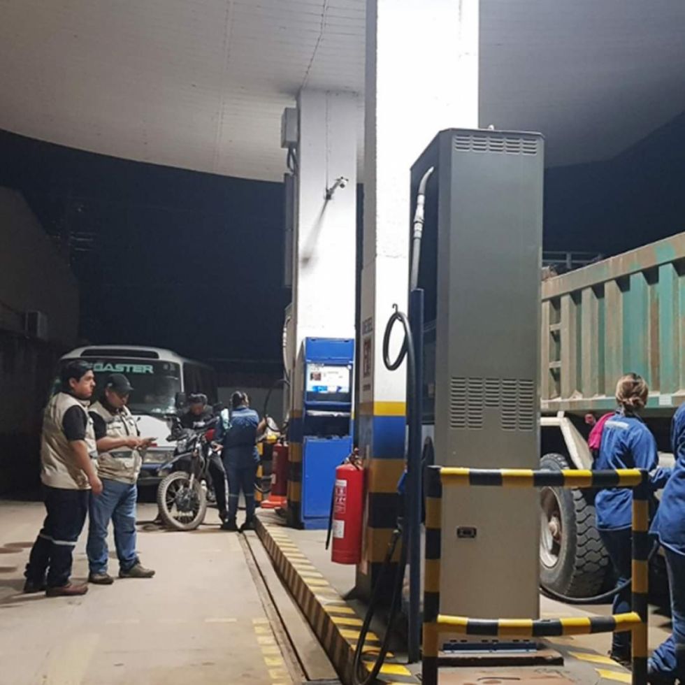 Denuncian desabastecimiento de combustible en Tarija