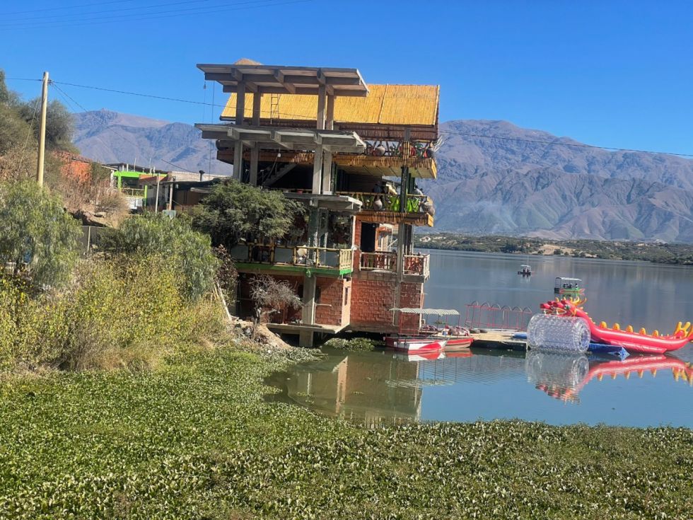 Construcciones clandestinas dañan el ecosistema del lago San Jacinto