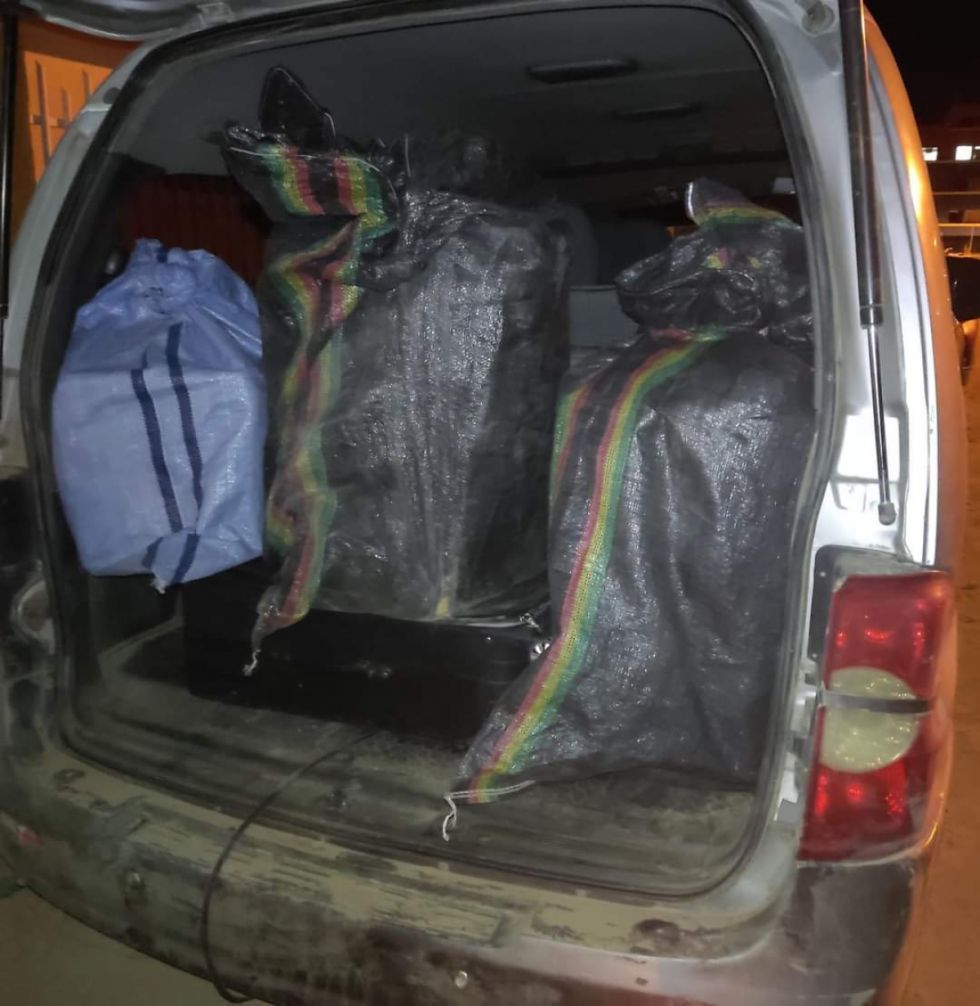Caen tres sujetos con 88 kilos de marihuana