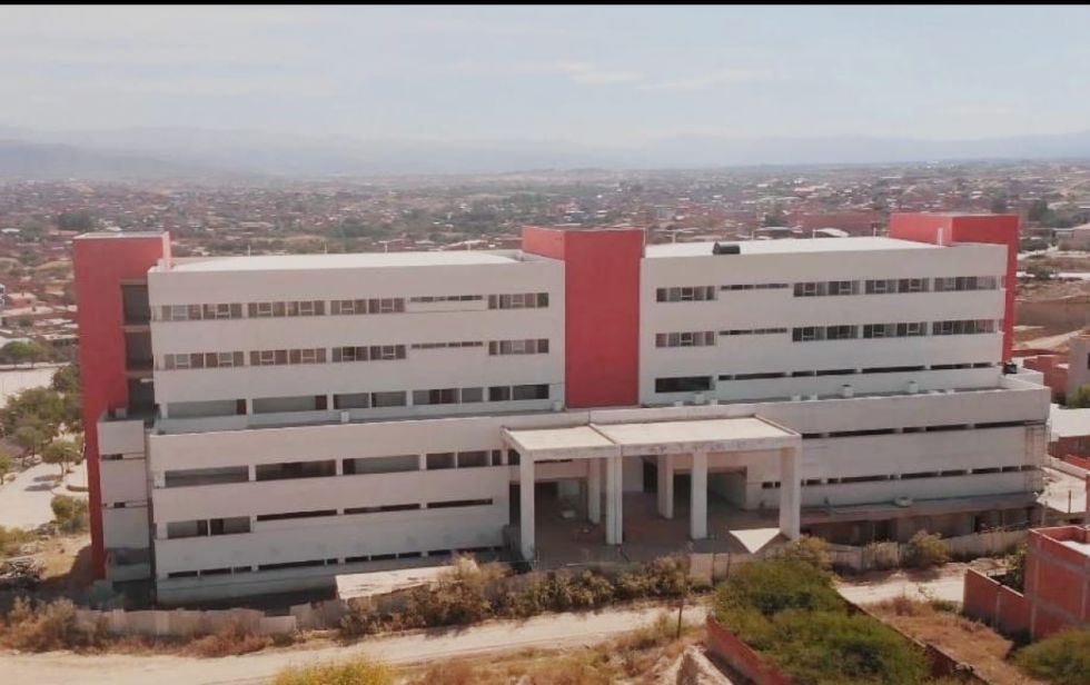 Montes prevé en un mes el reinicio de obras en el Hospital Oncológico 