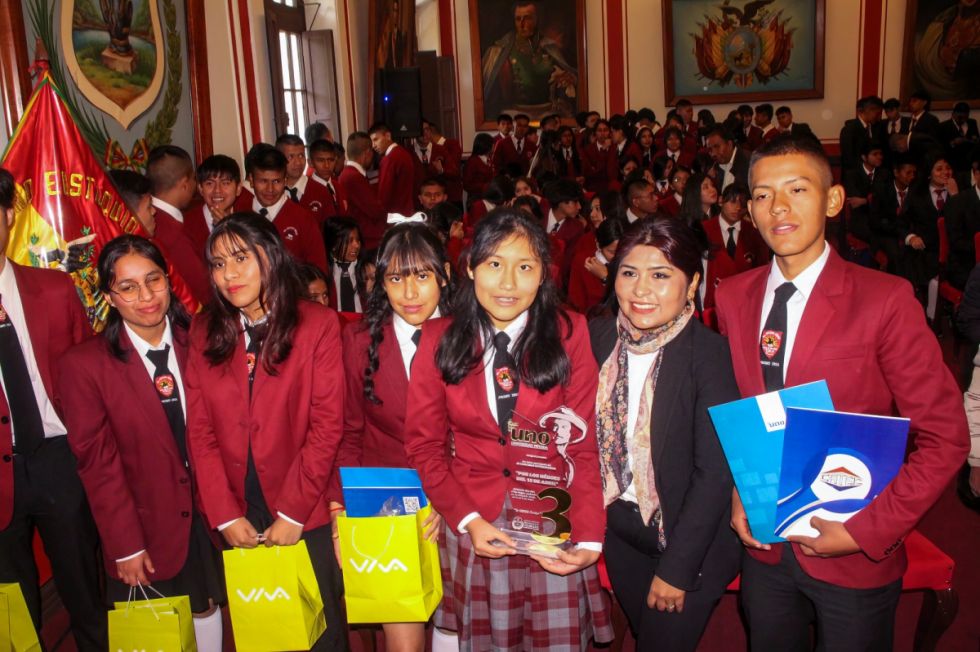 El GADT premió a estudiantes ganadores de concurso intercolegial sobre historia