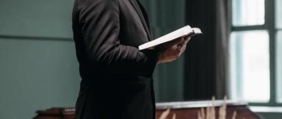Pastor evangélico es acusado de violar a varias adolescentes en su iglesia en Riberalta