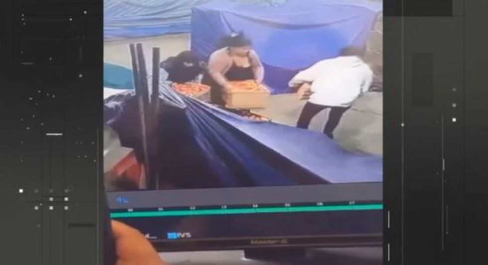 Video: Ladrones se llevaron 9 cajas de tomate del mercado en Quillacollo