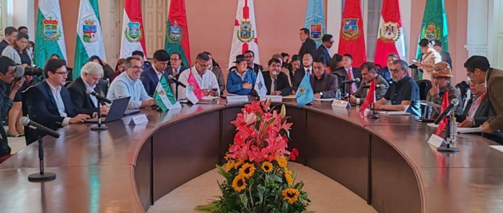 Gobernadores aguardan la reunión con el presidente Arce