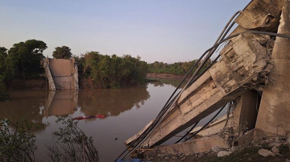 Fallecidos por el colapso del puente en Santa Ana de Yacuma fueron enterrados en fosas comunes 