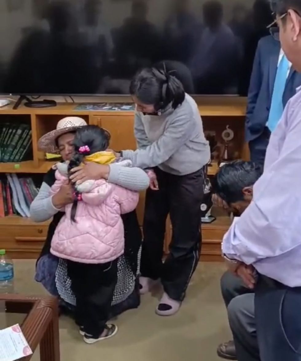 Raptan a niña y la ofrecen como "regalo" por el Día de la Madre