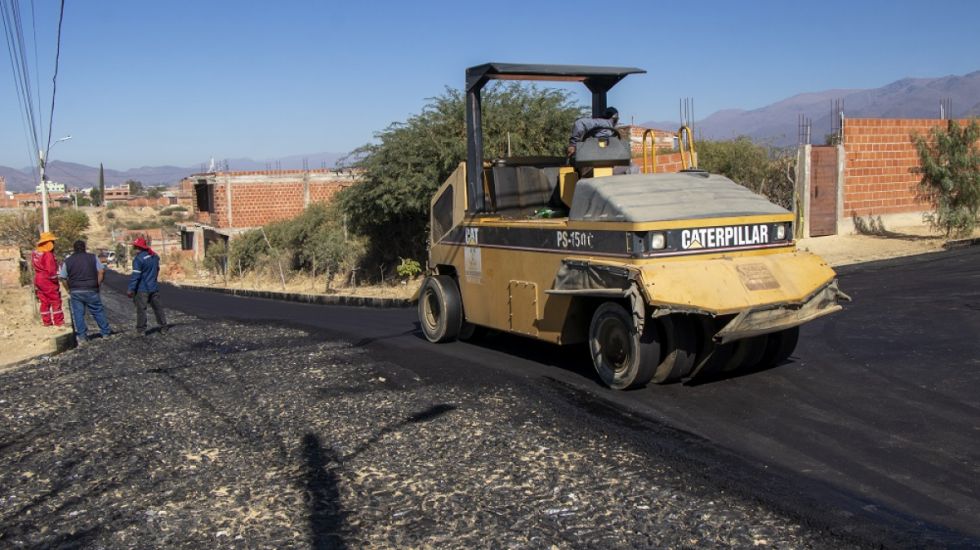La Alcaldía de Tarija asfalta calles del barrio 4 de Marzo