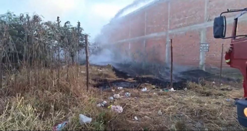 Quema de basura provoca incendio en Tarija