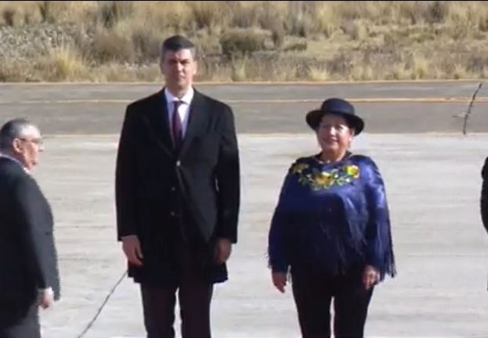 Llega a Bolivia el presidente de Paraguay, Santiago Peña