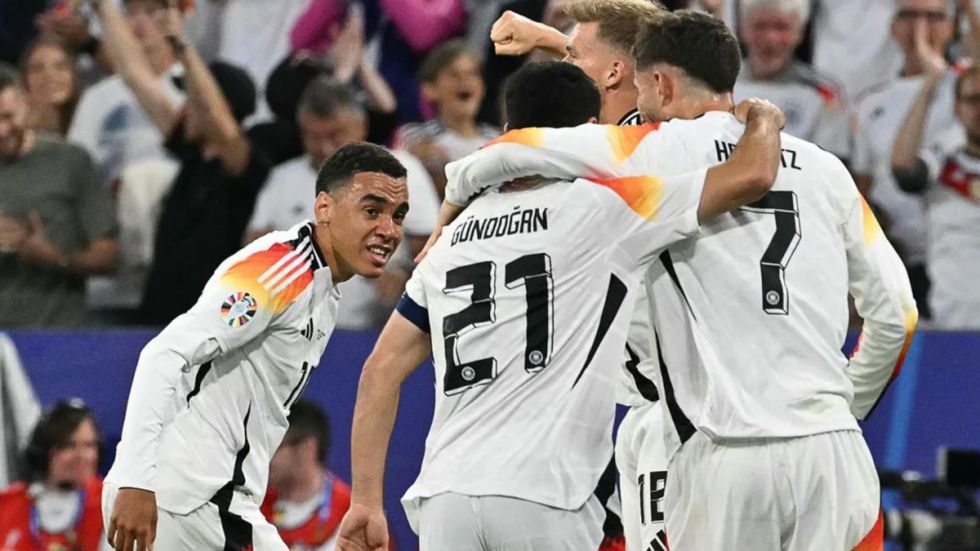 Baile alemán en la apertura de la Eurocopa 