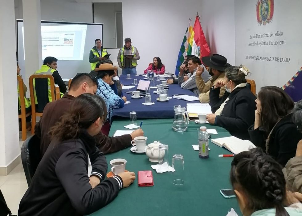 Plantean reducir un senador y un supraestatal por departamento