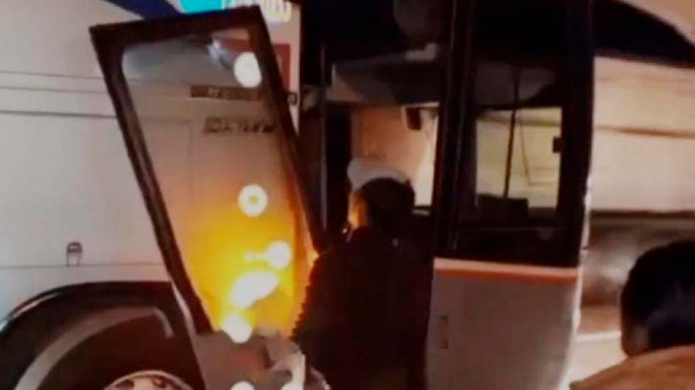 FELCC investiga ataque a un bus en Cochabamba