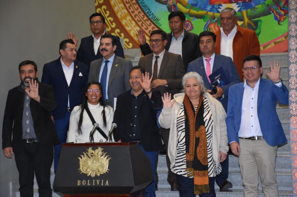 Gobierno y alcaldes acuerdan reprogramar créditos y abordar temas de liquidez