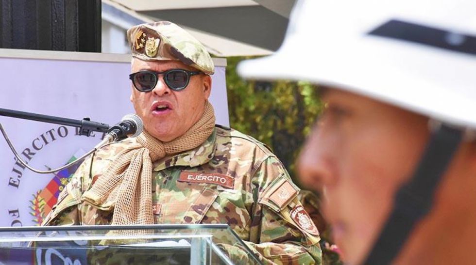 Zúñiga dice que sigue en el cargo de Comandante del Ejército, pero deja a sus superiores su situación
