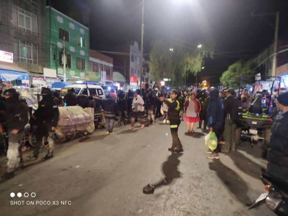 Tarija: Comerciantes pugnan espacios en el mercado Campesino