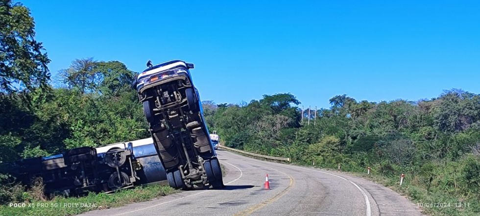 Dos camiones volcaron en la Ruta 9 en el Chaco el fin de semana 
