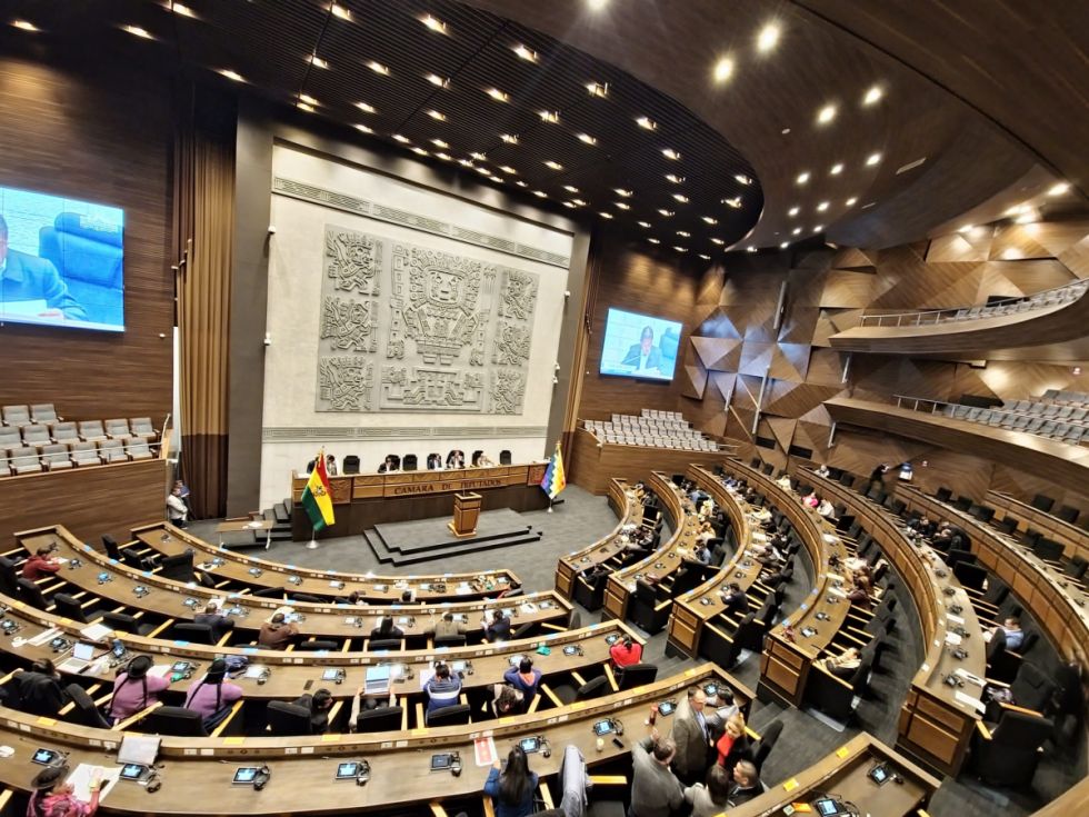 Diputados recibirán celulares nuevos 5G y el anuncio generó críticas