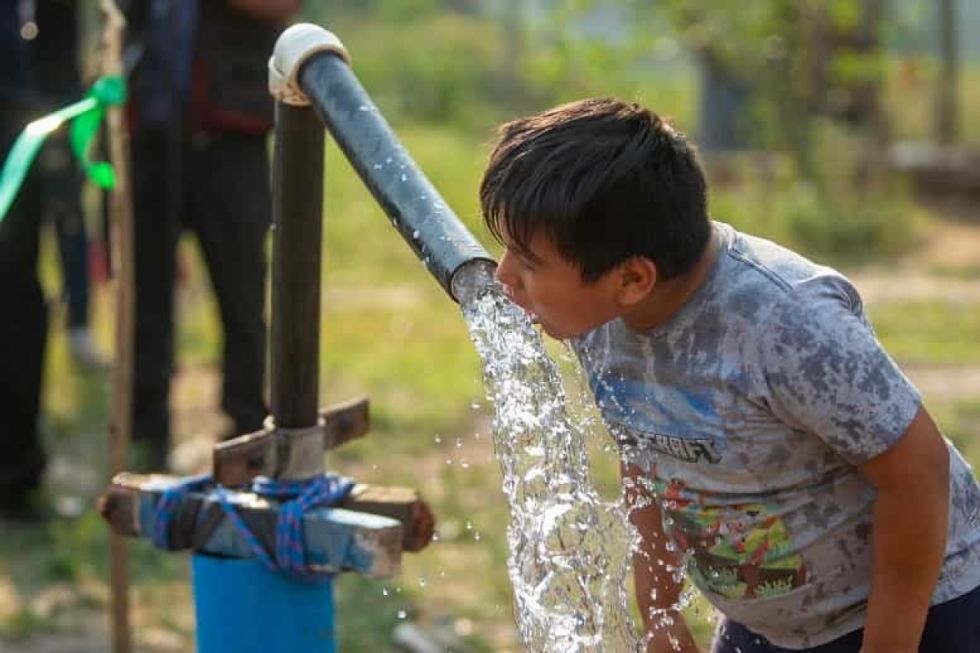 Palos Blancos: La falta de agua potable afecta a los niños 