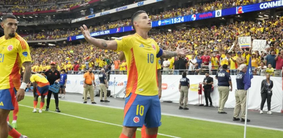 Colombia arrasa a Panamá con un  James imperial y ya está en semis