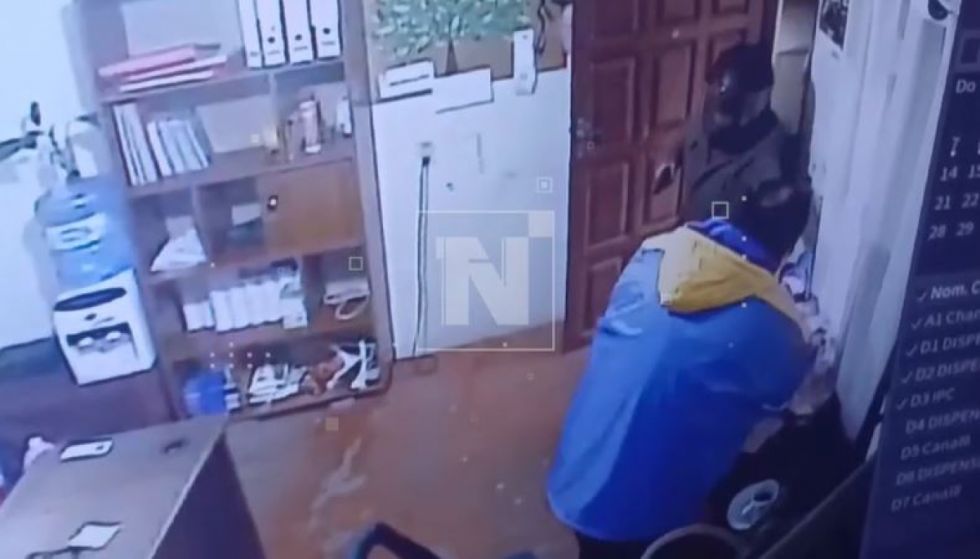 (Video) “Mete toda la plata”: Dos sujetos atracan un surtidor en Montero y huyen en moto