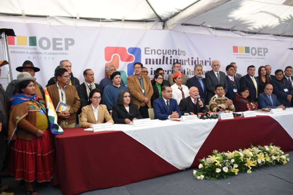 Partidos piden ley que aplace las primarias, Evo condiciona apoyo