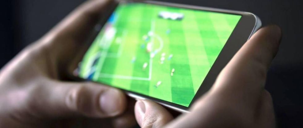 Detienen al creador de Fútbol Libre TV y bloquean 55 sitios de transmisión pirata de partidos