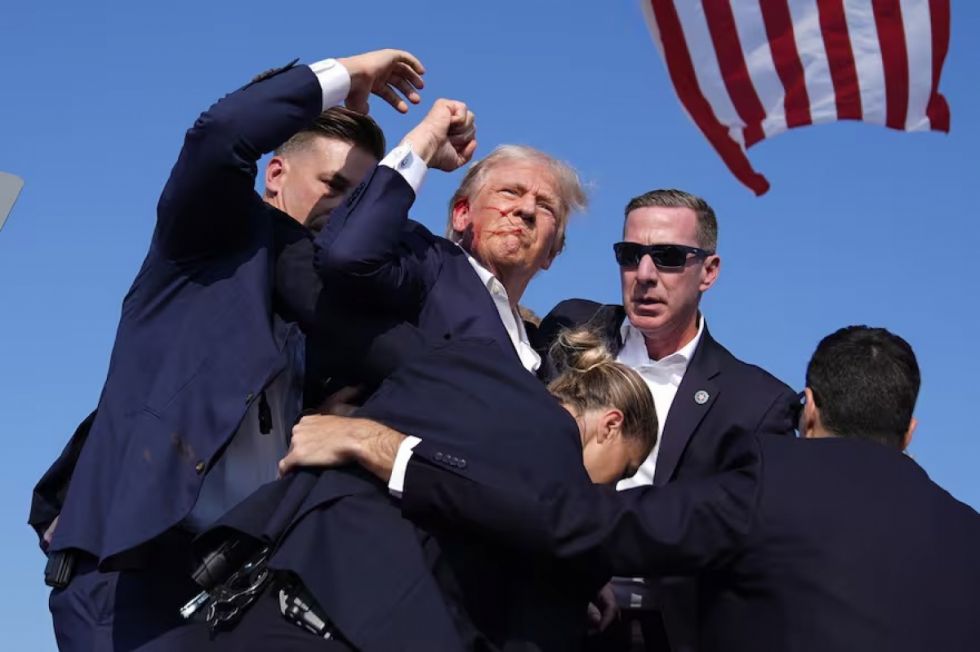 Conmoción en EE.UU.: disparan contra Donald Trump y lo hieren en un acto de campaña