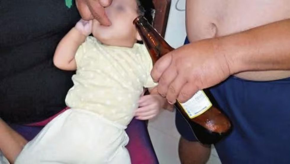 Dictan tres años de prisión para el hombre que dio cerveza a una bebé de un año