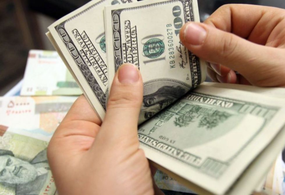 Empresarios siguen dependiendo del dólar para sus importaciones