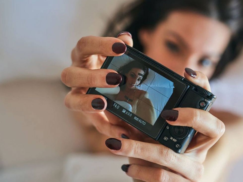 Denuncian a docente de la UMSS por pedir a sus estudiantes fotografías con “poca ropa”    