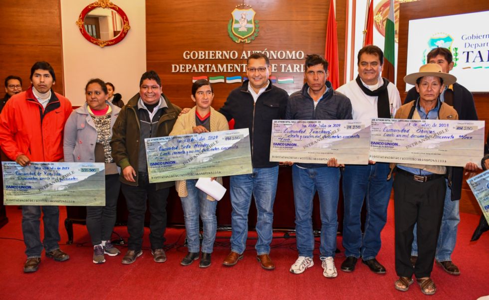 Tarija: La Gobernación entregó el Prosol a 61 comunidades 