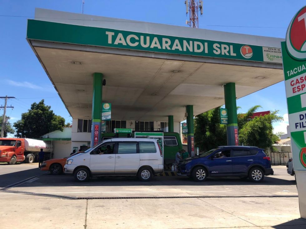 La demanda de carburantes rebasa a los surtidores