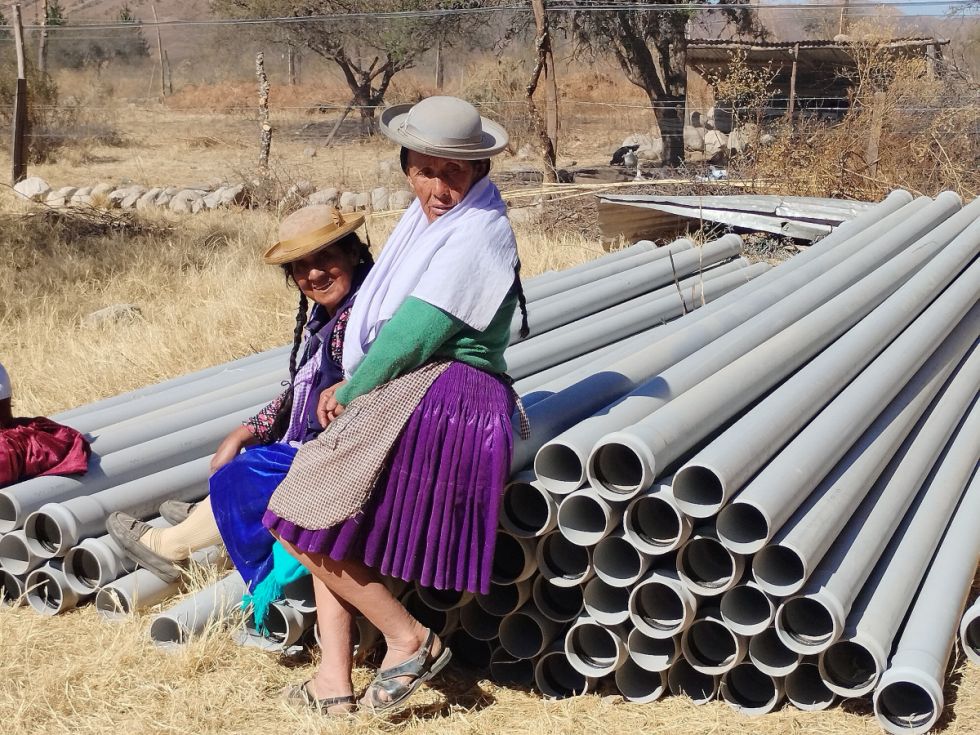 Familias de Pinos Norte reciben material para riego 