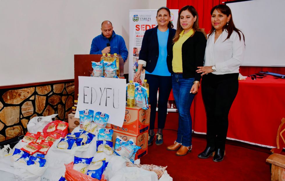 Gobernación de Tarija donó víveres para dos centros sociales 