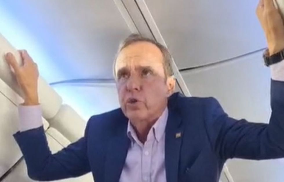 Denuncian que delegación de IDEA con Tuto Quiroga fue impedida de viajar a Venezuela