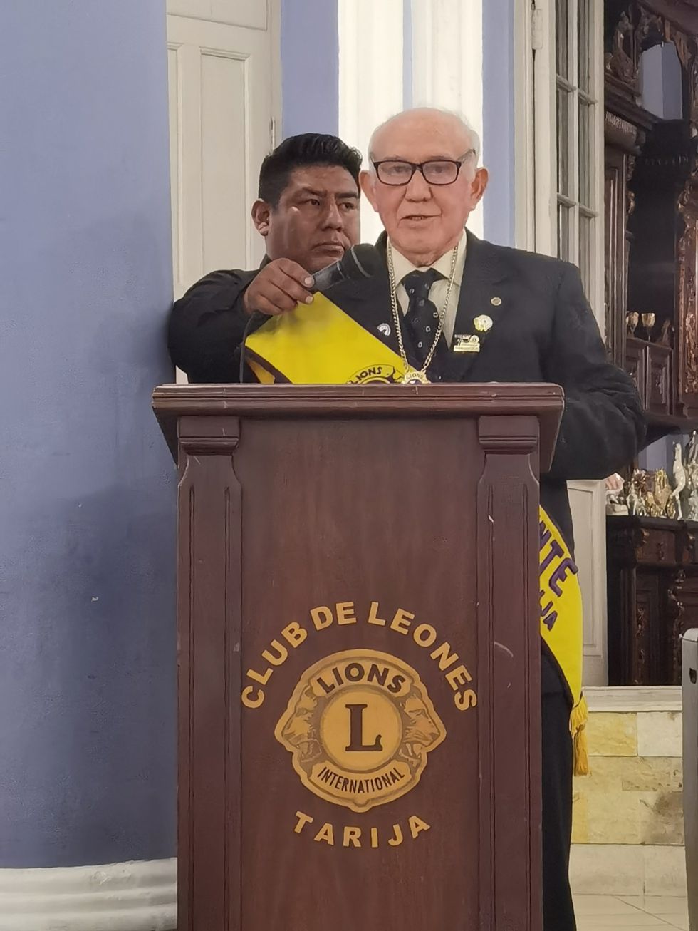 David Notta, el nuevo presidente, se dirige a los miembros del club
