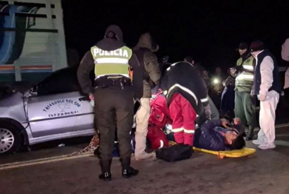 Dos heridos tras colisión entre camión y vehículo en la ruta Bermejo - Tarija