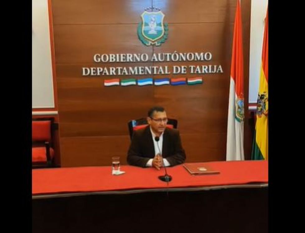 Gobernador de Tarija critica propuesta de referendo sobre subvención de carburantes