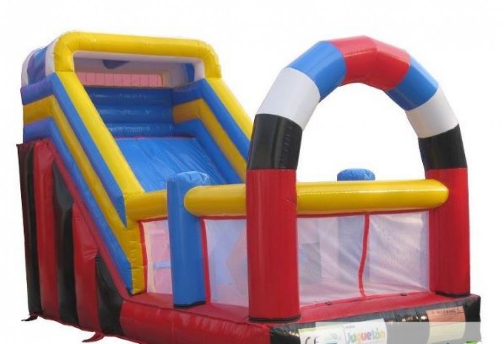 Cuatro niños resultan heridos al caer de un juego inflable en Bermejo